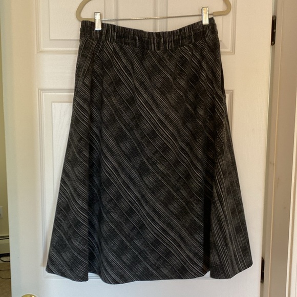 Athleta Arrival Skirt, size 14, only worn once - Picture 4 of 5